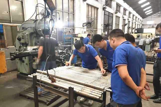 苏州智辉公共事务管理有限公司每周对各个工序进行质量监督检验的现场。