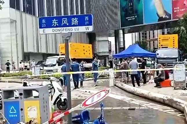 苏州智辉公共事务管理有限公司排涝突击队在排涝现场